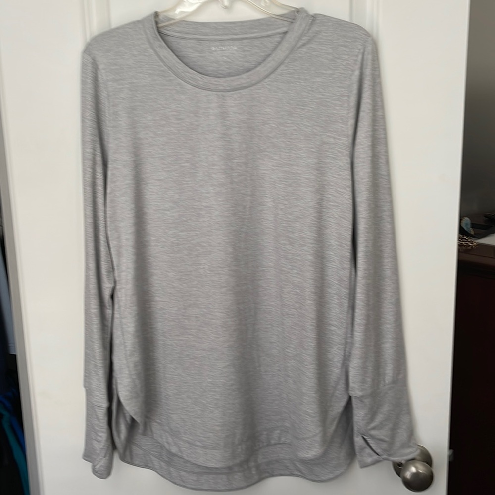 NWOT Athleta Utempo Long Sleeve top. Large.